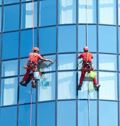 Мытье фасадов промальпинистами в Екатеринбурге